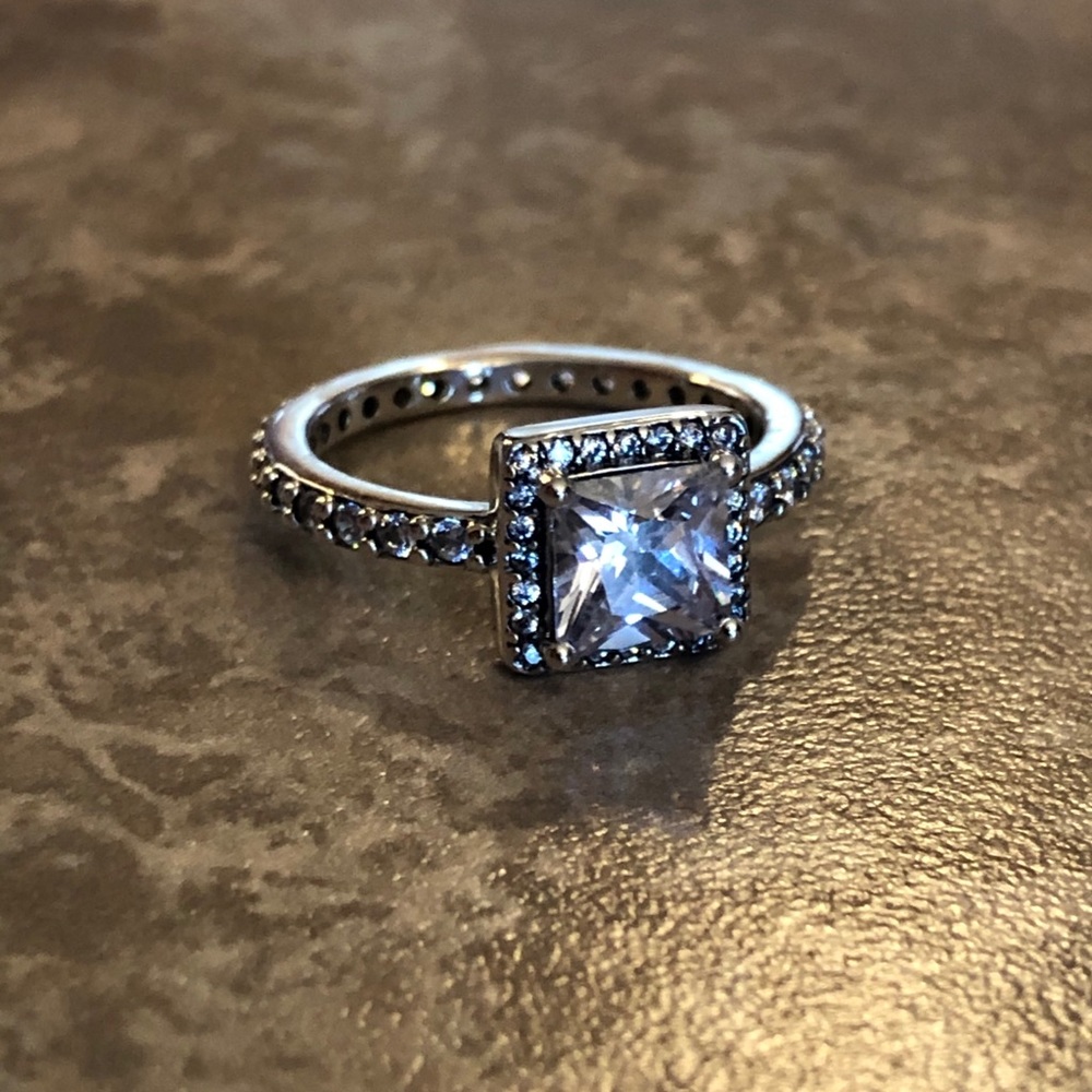 Pandora Halo Ring!! Size 5!!